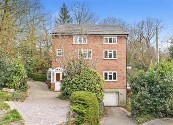 Detached house For Sale in Keston