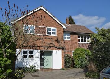Detached house For Sale in Walton-on-Thames
