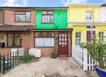 Terraced house For Sale in Romford