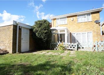 Detached house To Rent in Gravesend