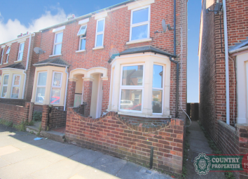 Terraced house To Rent in Bedford