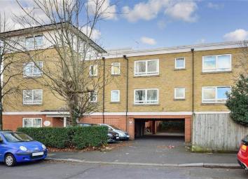 Flat For Sale in Morden