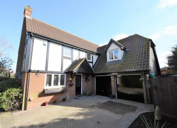 Detached house For Sale in Sidcup