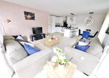 Flat For Sale in Brentwood