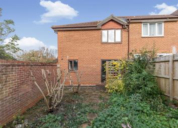 Semi-detached house For Sale in Ashford