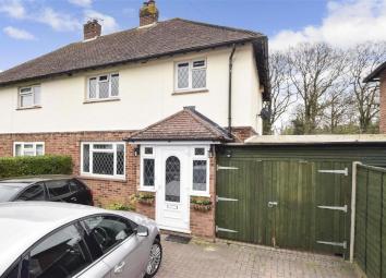 Semi-detached house For Sale in Horley