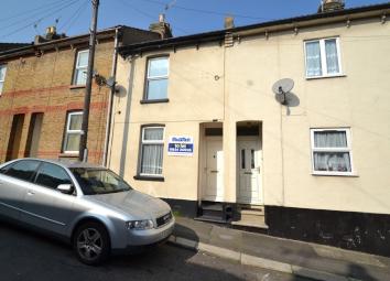 Terraced house To Rent in Chatham