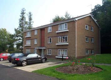 Flat To Rent in Crawley