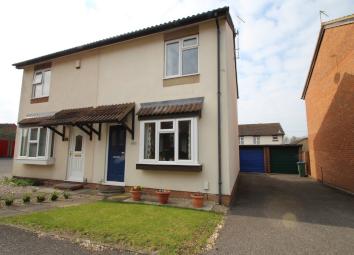Semi-detached house For Sale in Aylesbury
