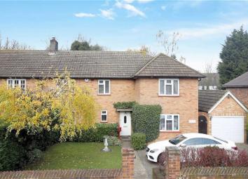 Semi-detached house For Sale in Epping