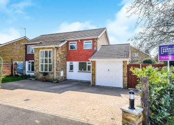 Detached house For Sale in Woking