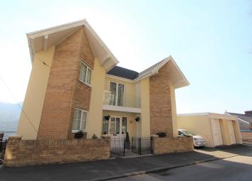 Detached house For Sale in Pontypridd