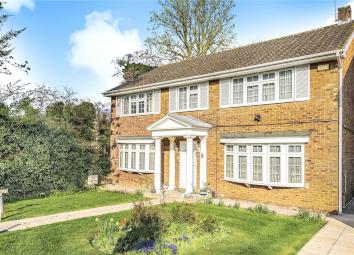 Detached house For Sale in Stanmore