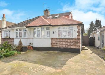 Semi-detached bungalow For Sale in Orpington