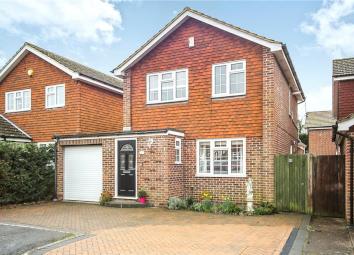 Detached house For Sale in Redhill