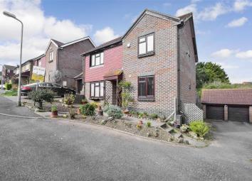 Detached house For Sale in Rochester