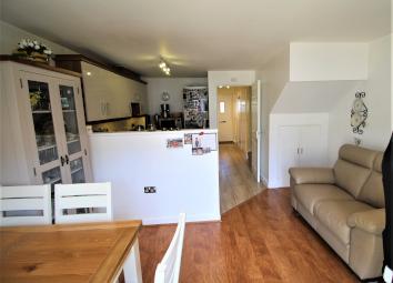 Town house For Sale in Swansea