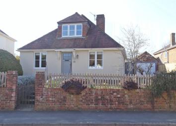 Detached bungalow For Sale in Salisbury