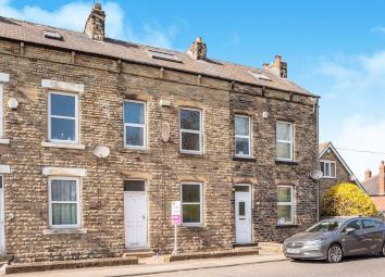 Terraced house For Sale in Dewsbury