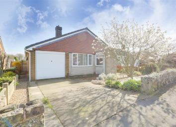 Detached bungalow For Sale in Sutton-in-Ashfield