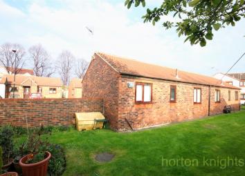 Semi-detached bungalow For Sale in Doncaster