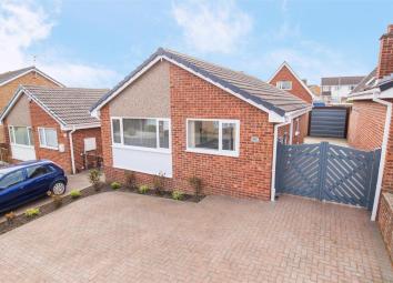 Detached bungalow For Sale in Leeds