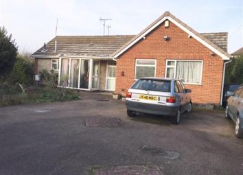 Detached bungalow For Sale in Loughborough