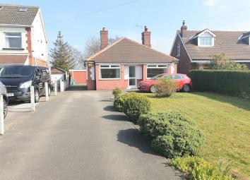 Detached bungalow For Sale in Wakefield