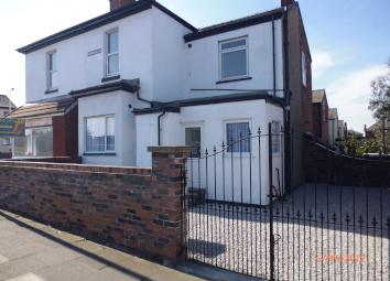 Semi-detached house To Rent in Southport