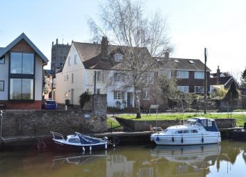 End terrace house For Sale in Tewkesbury