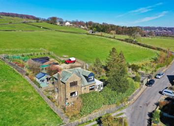 Detached house For Sale in Sowerby Bridge