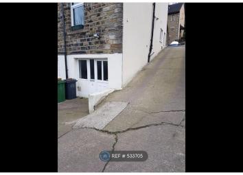 End terrace house To Rent in Huddersfield