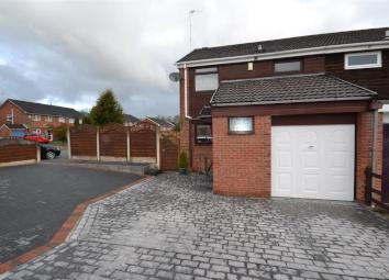 Town house For Sale in Wirral