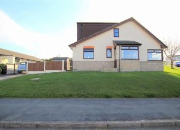 Detached bungalow For Sale in Holywell
