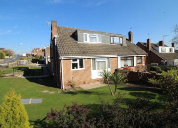 Detached bungalow For Sale in Leeds