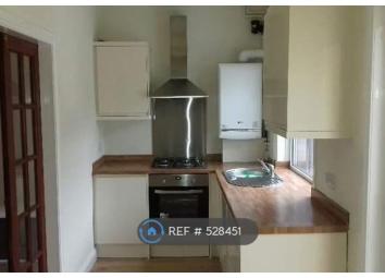 End terrace house To Rent in Dewsbury