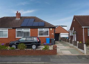 Semi-detached bungalow For Sale in Oldham