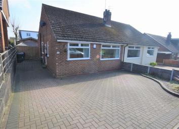 Semi-detached bungalow For Sale in Hyde