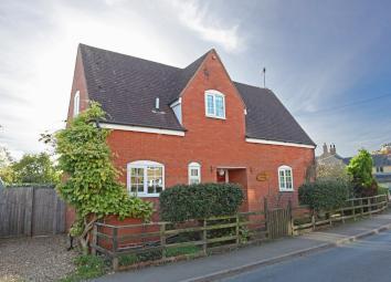 Cottage To Rent in Warwick