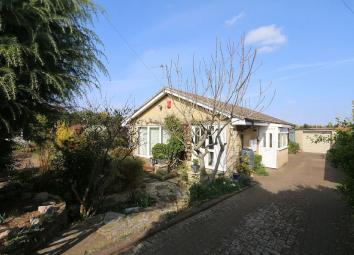 Detached bungalow For Sale in Retford