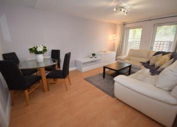 Town house For Sale in Hyde