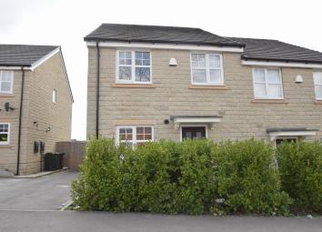Semi-detached house To Rent in Shipley