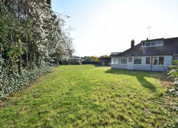 Semi-detached bungalow To Rent in Leicester