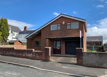 Detached house For Sale in Barry