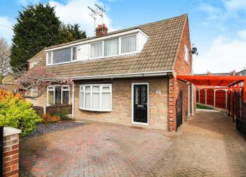 Semi-detached bungalow For Sale in Doncaster