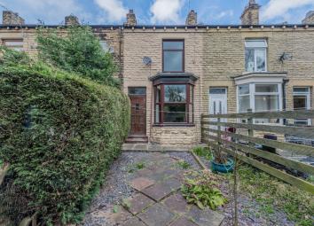 Terraced house For Sale in Batley