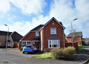 Detached house For Sale in Paisley