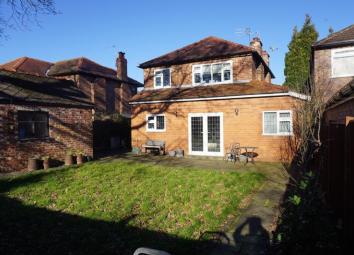 Detached house For Sale in Cheadle