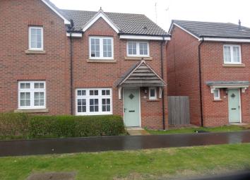 Semi-detached house To Rent in Nuneaton