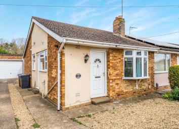 Semi-detached bungalow For Sale in Northampton